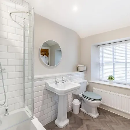 1 Bed In Oc-lr182 *