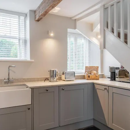 1 Bed In Oc-lr182 *